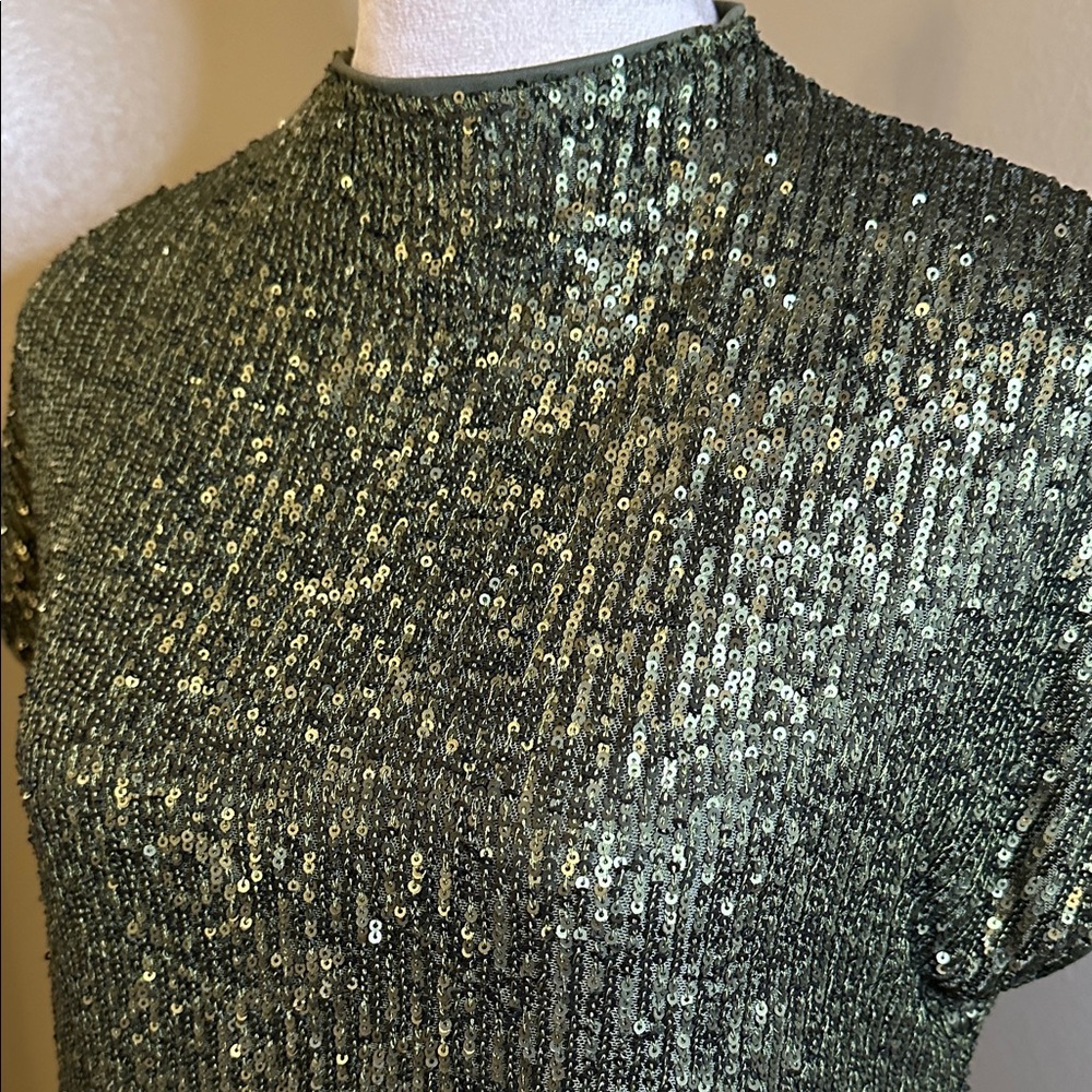 NWOT Cable & Gauge Olive Green Sequin Top - Picture 3 of 8